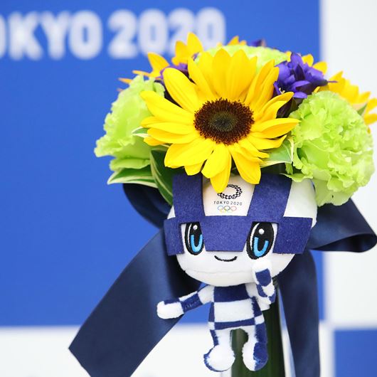 2020 Tokyo Olympics "victory bouquet" featuring Miraitowa.