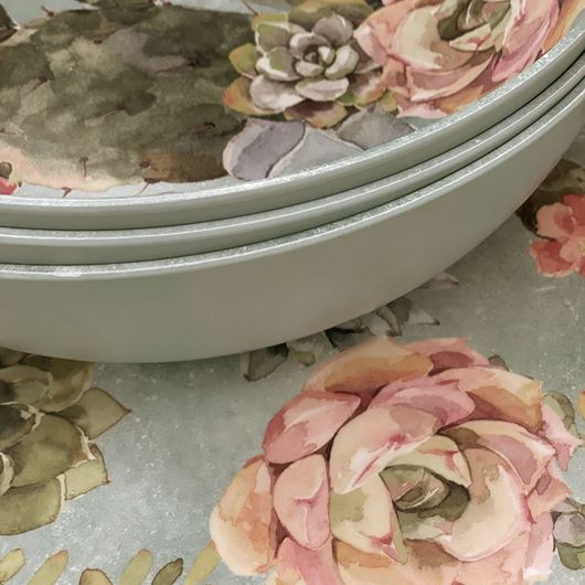 Floral print dinnerware.