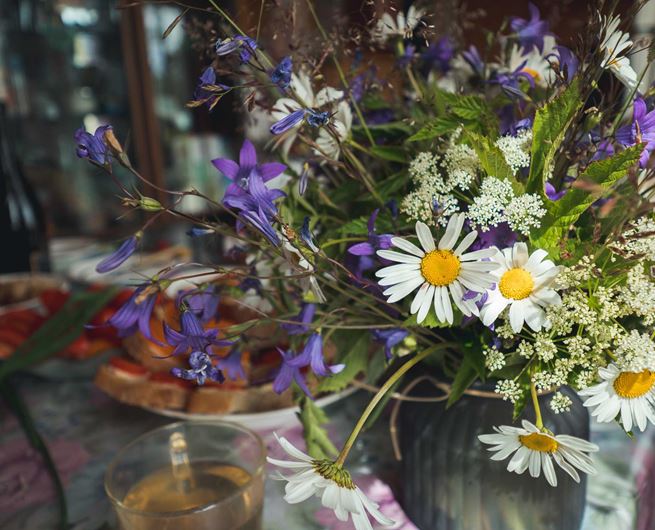 Cottagecore tablescape with wildflowers