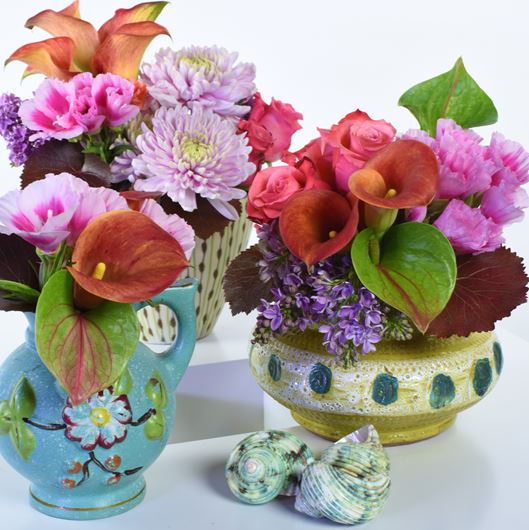 Vintage containers with roses, callas, Godetia, Chrysanthemums, and Syringa vulgaris (lilics). Photo: Jason Edwards