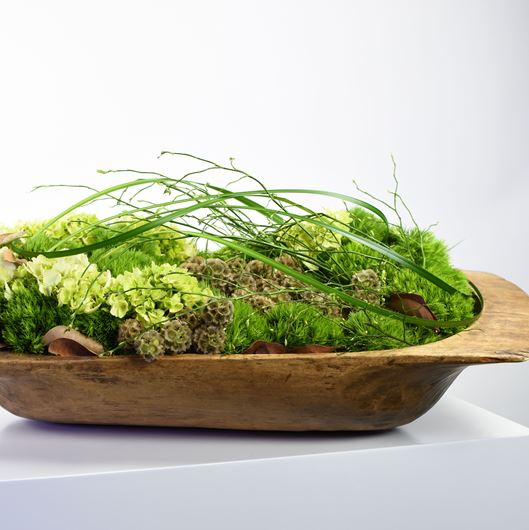 Dough bowl with Hydrangeas, Dianthus barbatus ‘Green Trick’, Scabiosa pods, Liriope muscari (lily grass), and Vaccinium (deciduous huckleberry). Photo: Jason Edwards